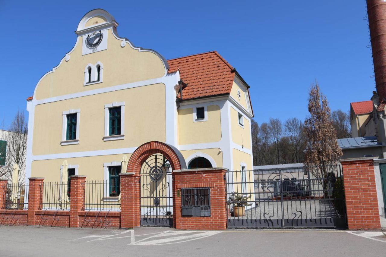 Penzion Elux Břeclav Exterior foto