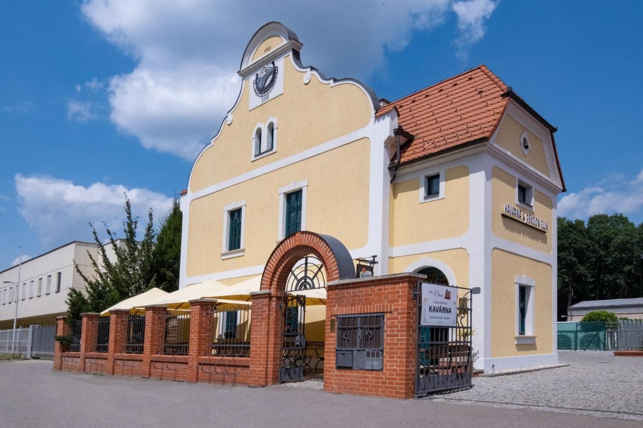 Penzion Elux Břeclav Exterior foto