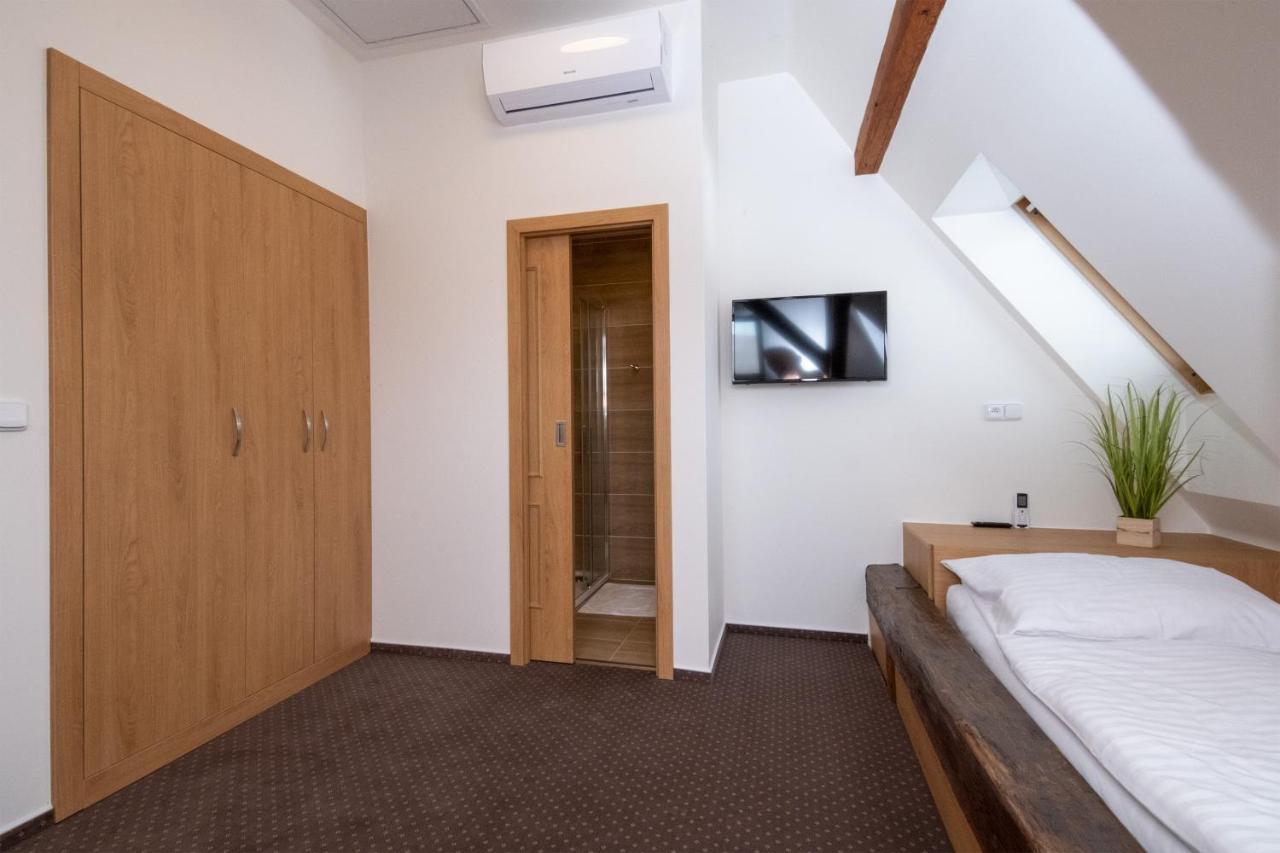 Penzion Elux Břeclav Exterior foto