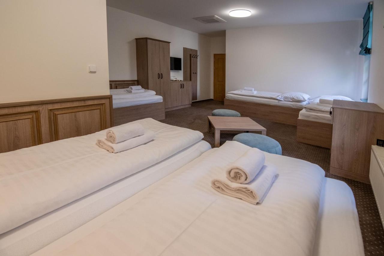 Penzion Elux Břeclav Exterior foto