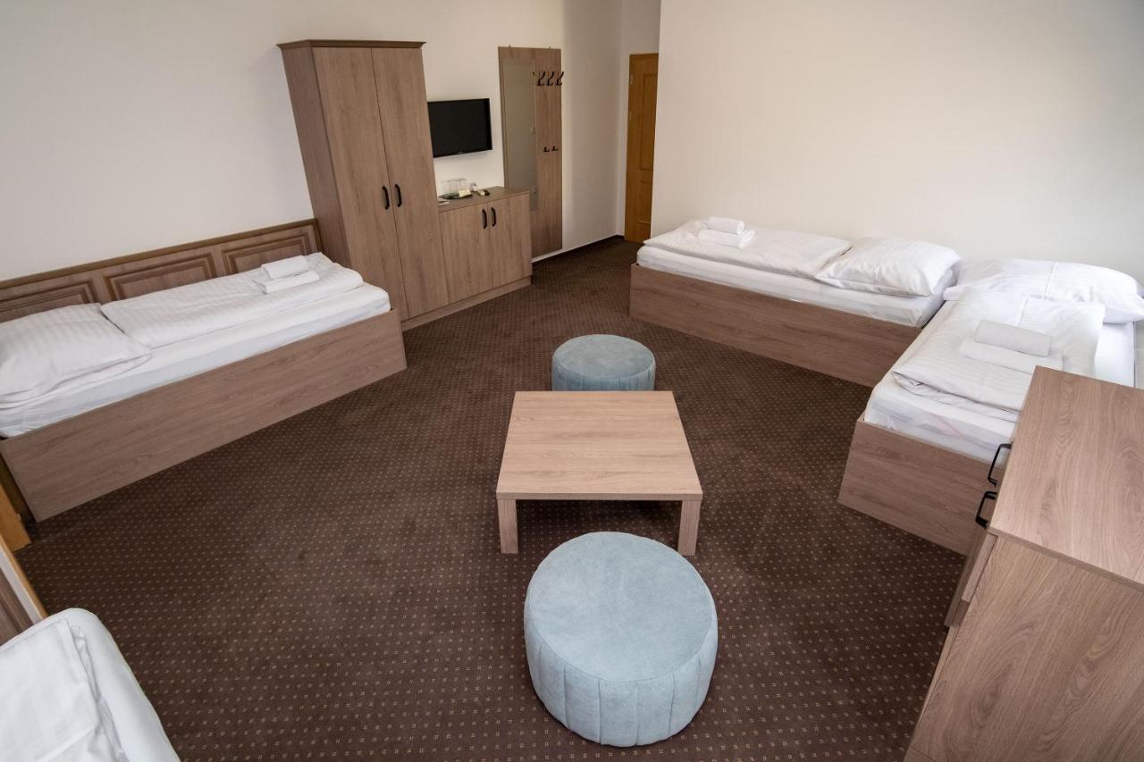 Penzion Elux Břeclav Exterior foto